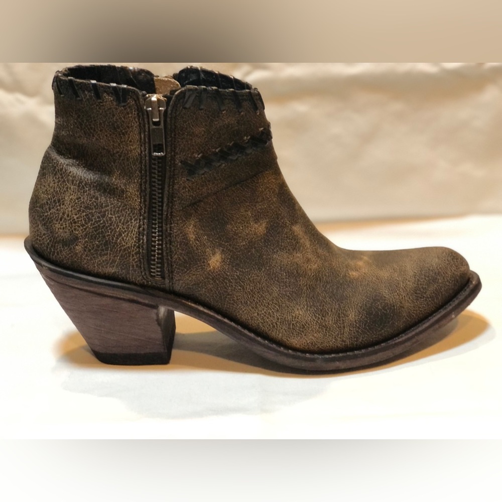Cool Rustic Looking Western Booties. Gray Leather.
